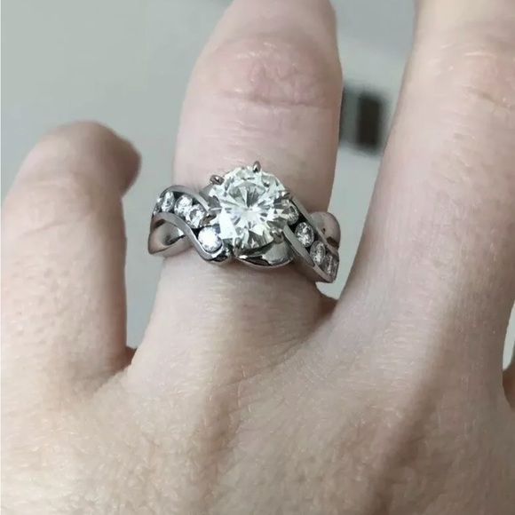14 Kt White gold custom made from MOISSANITE
Co. - Picture 2 of 3